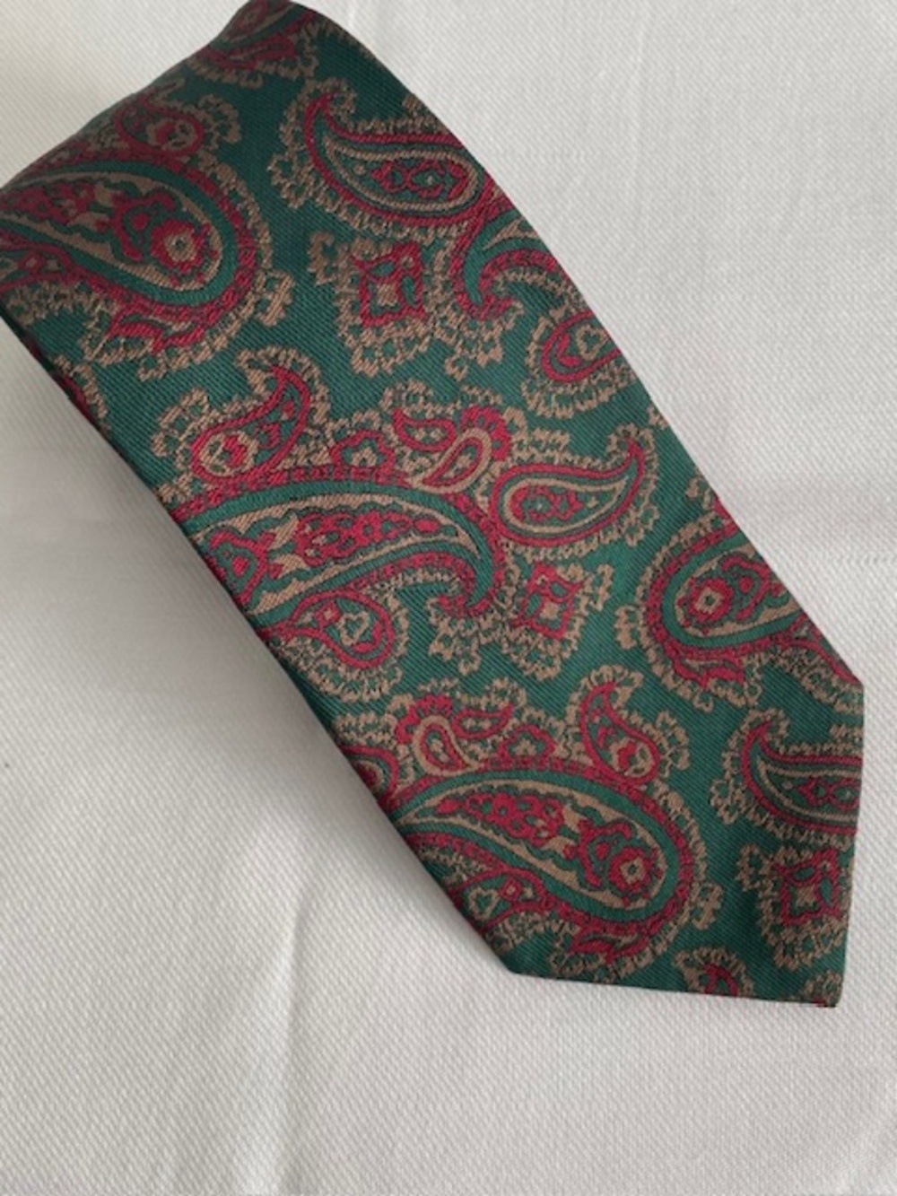 BURBERRY'S Classic Green & Burgundy Paisley Classic Pattern Silk Tie